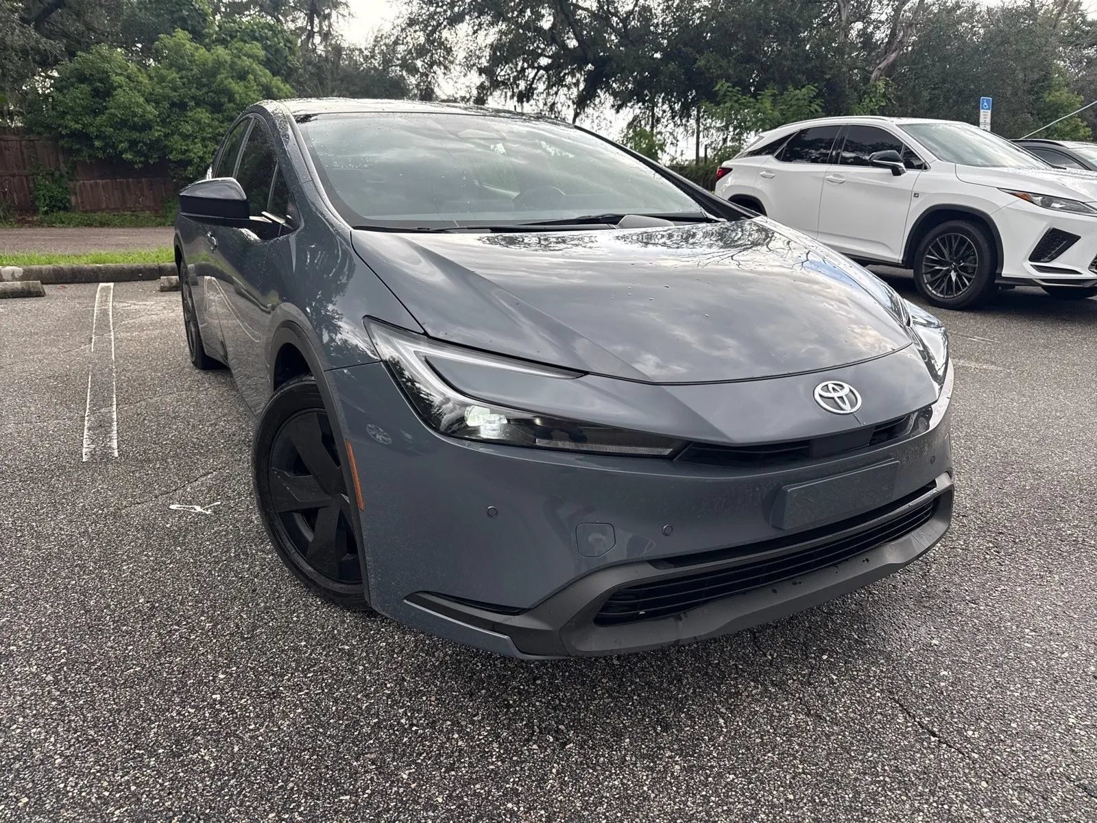Used 2025 Toyota Prius LE FWD image 4