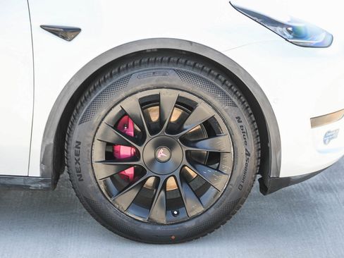 Used 2021 Tesla Model Y Long Range AWD/4WD image 10