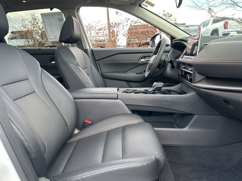 Used 2026 Nissan Rogue SV w/ SV Premium Package image 25