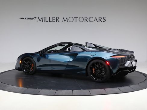 Used 2025 McLaren Artura Spider image 4