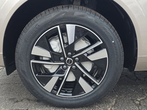 New 2026 Volvo XC60 B5 Plus w/ Climate Package image 6