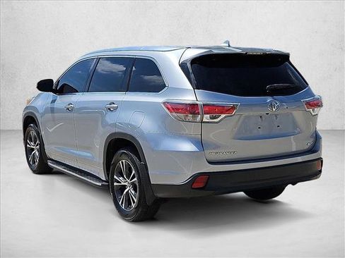 Used 2016 Toyota Highlander XLE FWD image 8