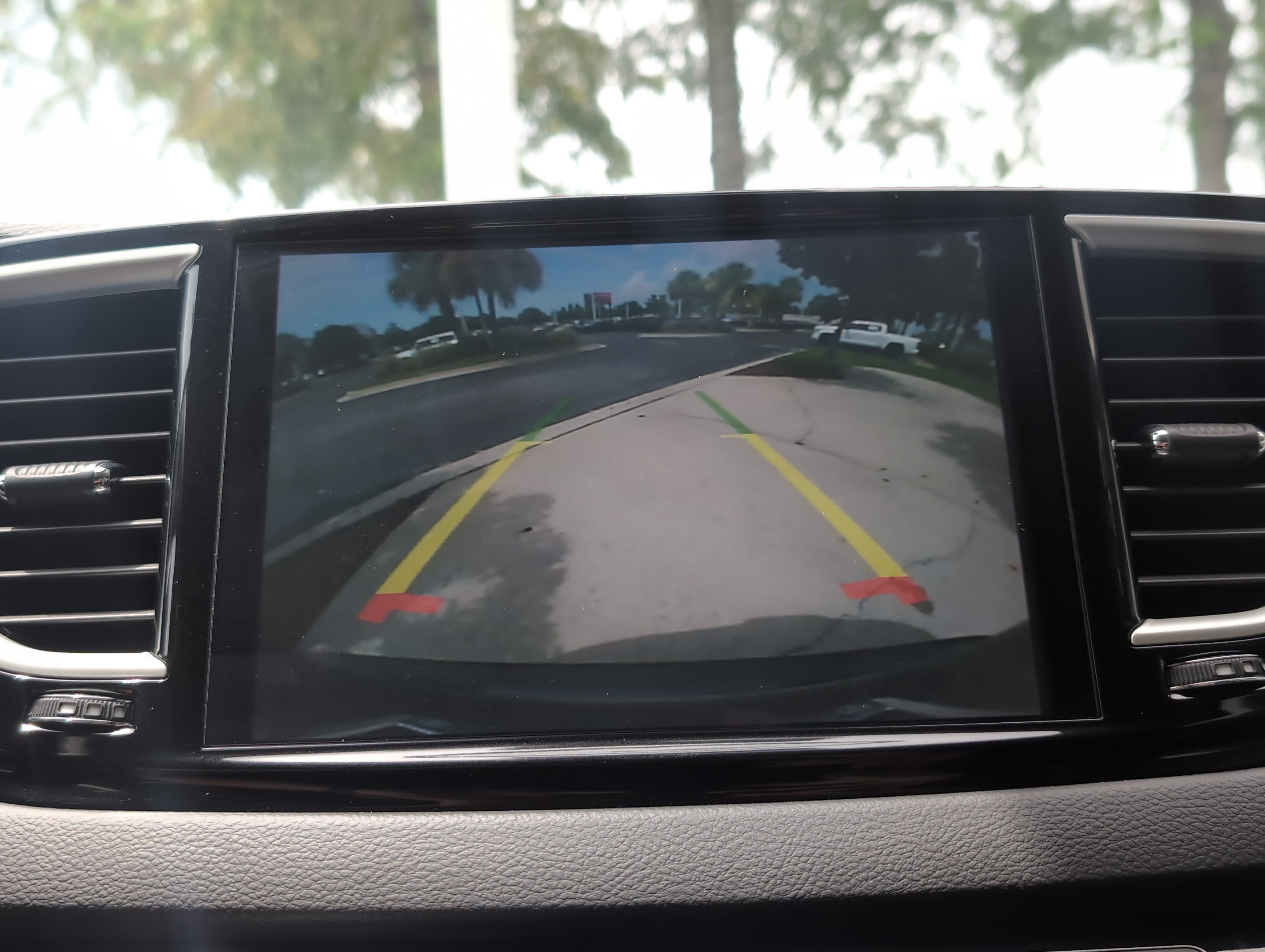 Used 2024 Chrysler Pacifica Touring-L FWD image 24