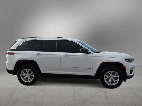 Used 2023 Jeep Grand Cherokee Limited w/ Luxury Tech Group II AWD/4WD image 9