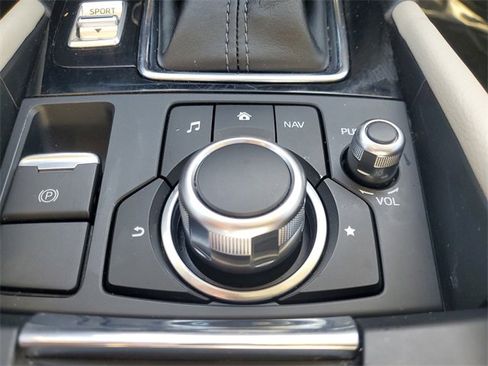 Used 2018 MAZDA MAZDA3 Grand Touring image 31