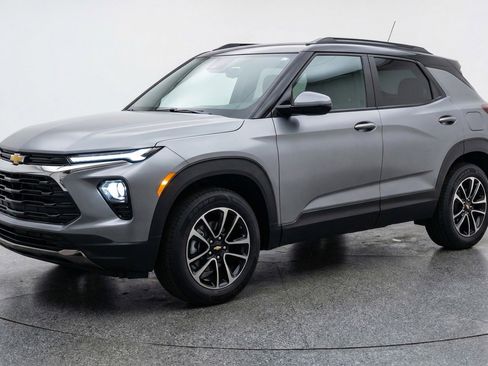 Used 2025 Chevrolet TrailBlazer LT image 3