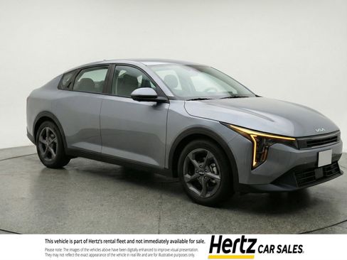 Used 2025 Kia K4 LXS image 1
