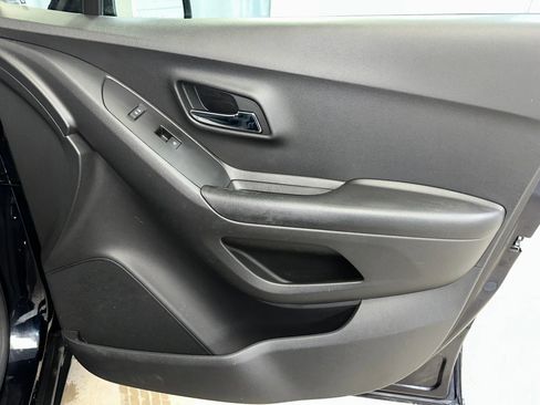 Certified 2021 Chevrolet Trax LS w/ Tint and Cruise Package image 25