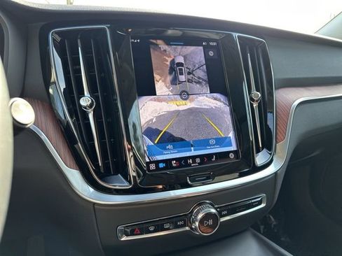 Certified 2025 Volvo V60 B5 Cross Country Plus image 24