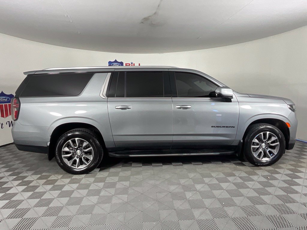 Used 2023 Chevrolet Suburban LT w/ LT Signature Plus Package RWD image 2