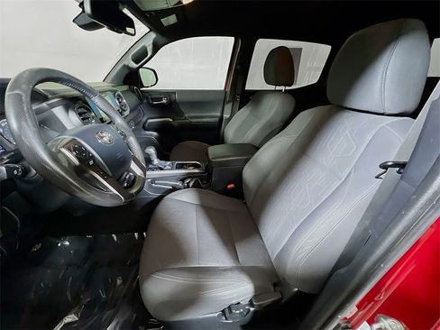 Certified 2019 Toyota Tacoma TRD Sport image 19