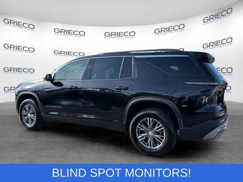 Used 2025 Chevrolet Traverse LT FWD image 5