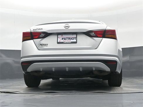 Used 2025 Nissan Altima 2.5 SV image 41