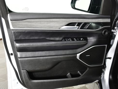 Used 2024 Jeep Wagoneer Series III AWD/4WD image 25