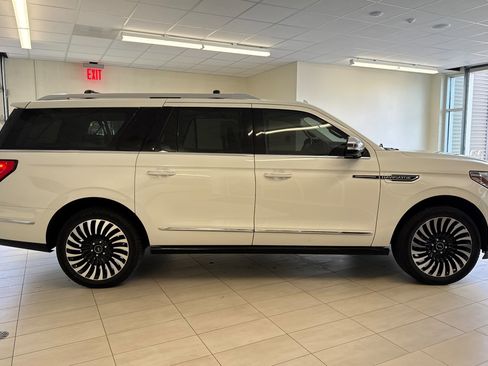 Certified 2021 Lincoln Navigator L Black Label w/ Cargo Convenience Package image 3