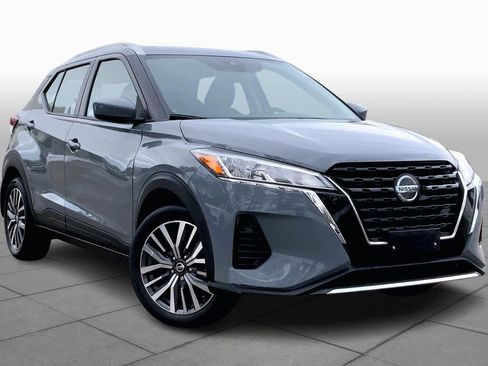 Used 2021 Nissan Kicks SV image 3