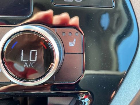 Certified 2025 Toyota Highlander XLE AWD/4WD image 12
