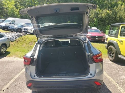 Used 2024 Chevrolet Trax LS w/ Driver Confidence Package FWD image 8