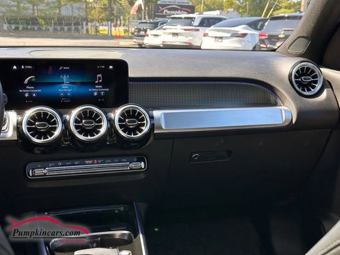 Used 2022 Mercedes-Benz GLB 250 4MATIC image 17
