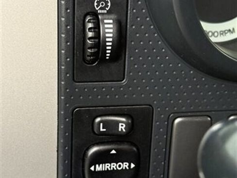 Used 2007 Toyota FJ Cruiser 4WD image 12