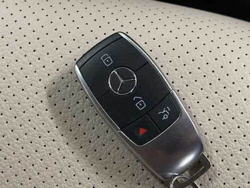 Certified 2022 Mercedes-Benz GLC 300 4MATIC image 36