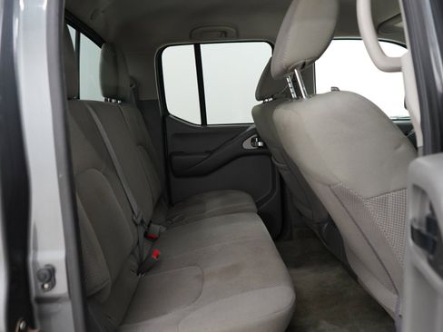 Used 2016 Nissan Frontier SV w/ SV Value Truck Package AWD/4WD image 12