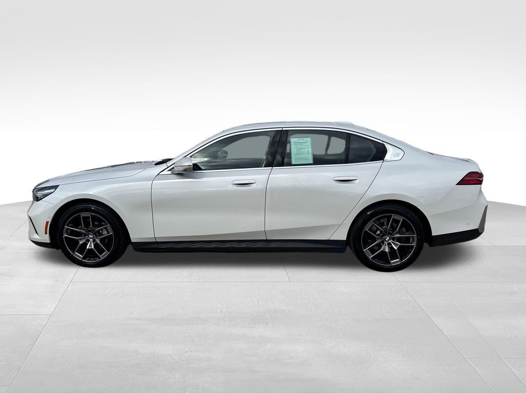 Used 2026 BMW 530i xDrive AWD/4WD image 2