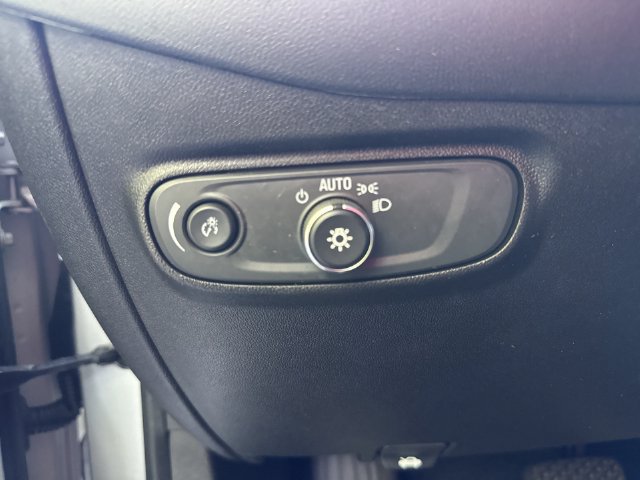 Used 2020 Chevrolet Equinox LS w/ LS Convenience Package FWD image 25