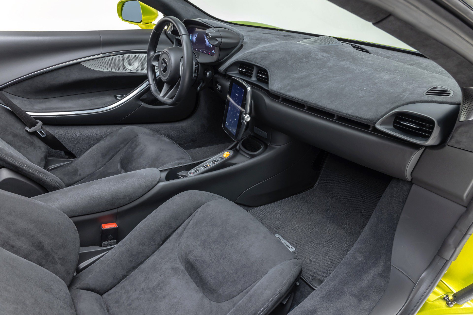 Used 2025 McLaren Artura Spider RWD image 44