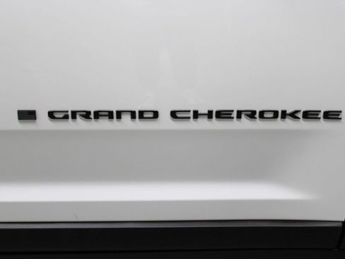New 2025 Jeep Grand Cherokee Altitude image 36