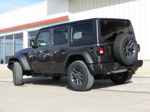 New 2026 Jeep Wrangler Unlimited Sport w/ Convenience Group image 10