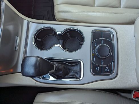 Used 2021 Jeep Grand Cherokee Limited image 25