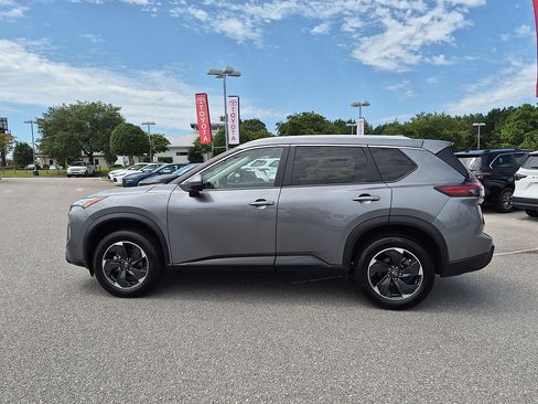 Used 2025 Nissan Rogue SV w/ SV Premium Package FWD image 6