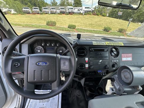 Used 2014 Ford F550 2WD Regular Cab Super Duty image 19