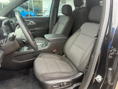Used 2023 Chevrolet Traverse LT FWD image 12