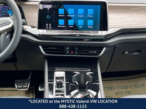 Certified 2025 Volkswagen Atlas SEL Premium R-Line image 16