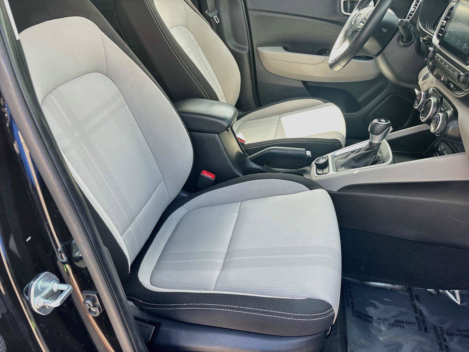 Used 2025 Hyundai Venue SEL FWD image 27
