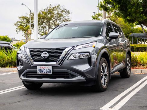 Used 2022 Nissan Rogue SV w/ SV Premium Package FWD image 3