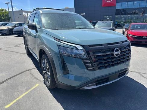 New 2026 Nissan Pathfinder Platinum AWD/4WD image 2