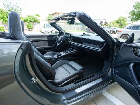 Used 2021 Porsche 911 Carrera S w/ Premium Package RWD image 34