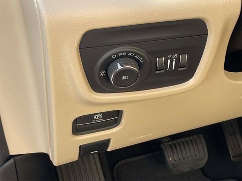 New 2025 Jeep Grand Cherokee Limited image 31