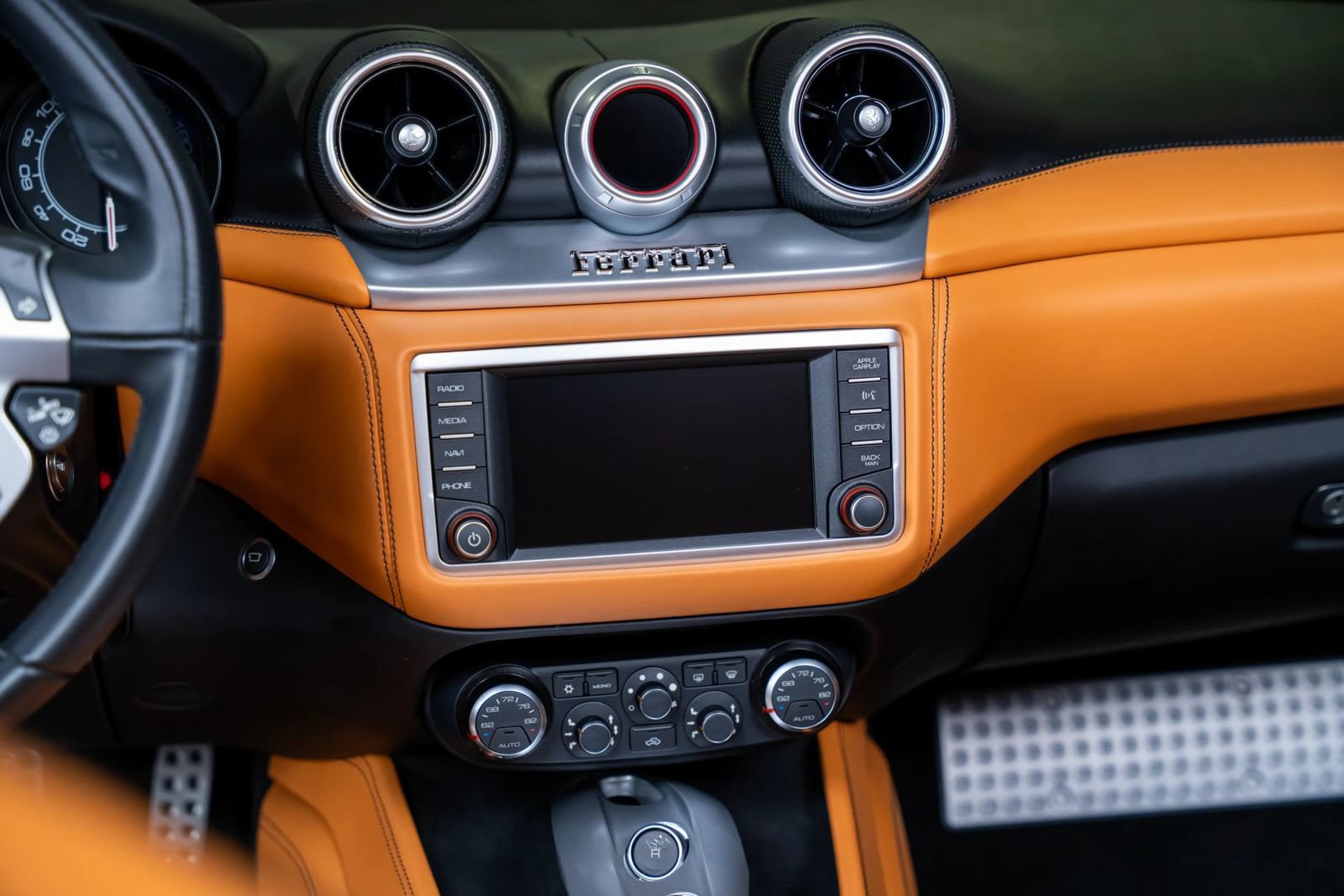 Used 2015 Ferrari California T RWD image 85