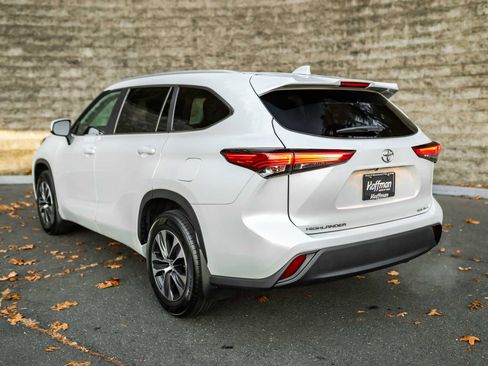 Certified 2023 Toyota Highlander XLE image 10