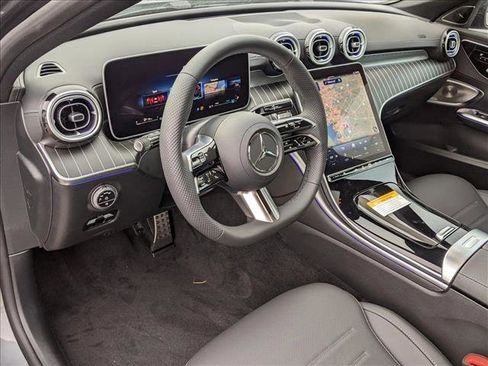 Used 2025 Mercedes-Benz C 300 4MATIC Sedan image 3