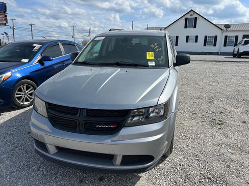 Used 2020 Dodge Journey SE w/ SE Popular Equipment Group image 2