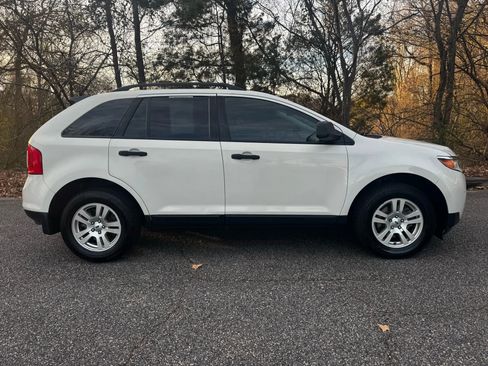 Used 2011 Ford Edge SE image 3