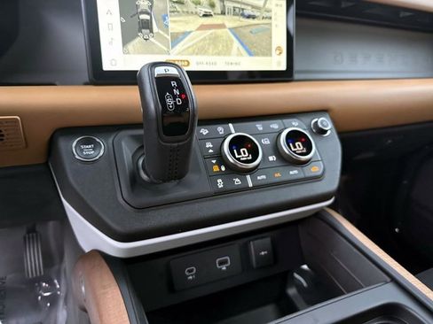 Used 2024 Land Rover Defender 110 X-Dynamic SE AWD/4WD image 26