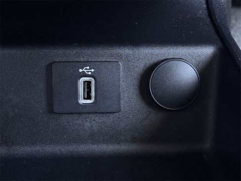 Used 2018 Ford Fusion SE w/ Fusion SE Technology Package image 20