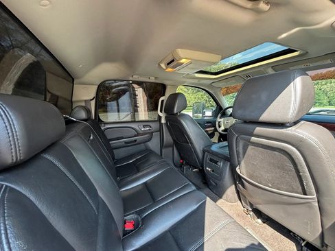 Used 2009 GMC Sierra 2500 SLT w/ Entertainment Package AWD/4WD image 16