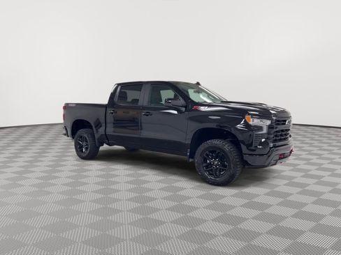 Used 2023 Chevrolet Silverado 1500 LT Trail Boss image 2